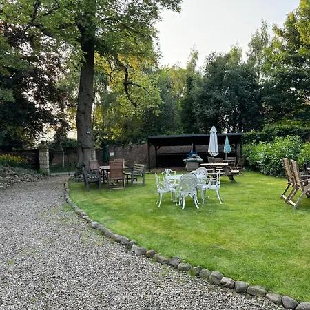3b The Carriage House 6m Village Location يورك