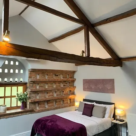 3b The Carriage House 6m Village Location Apartment *