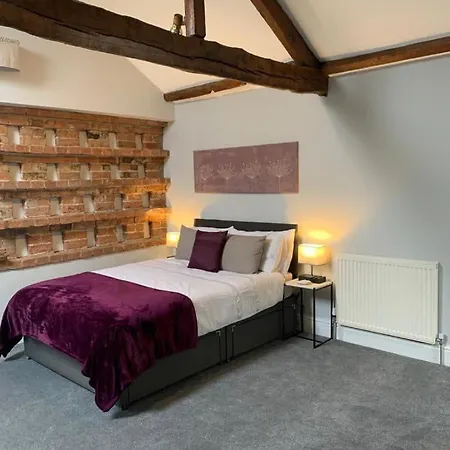 3b The Carriage House 6m Village Location * York