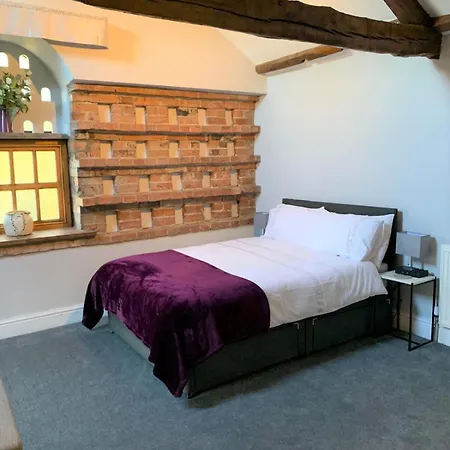 3b The Carriage House 6m Village Location Apartment *