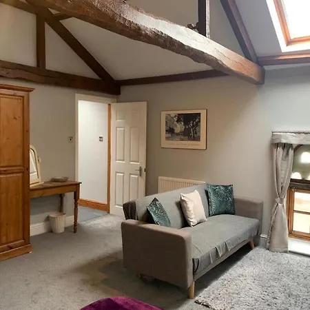 3b The Carriage House 6m Village Location *