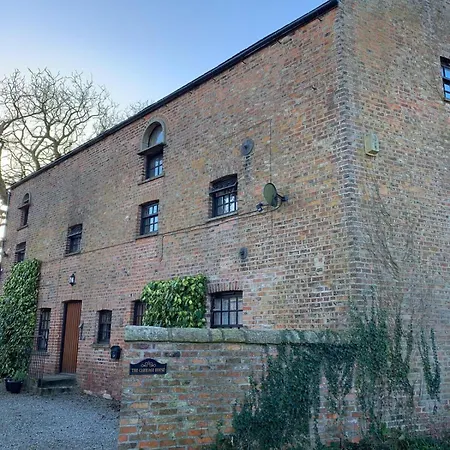 3b The Carriage House 6m Village Location
